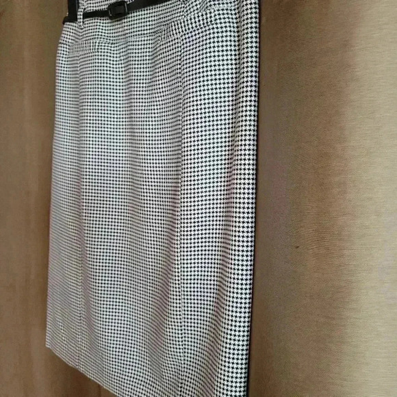Black & White patterned Pencil Skirt  with Belt Lined - Picture 2 of 7